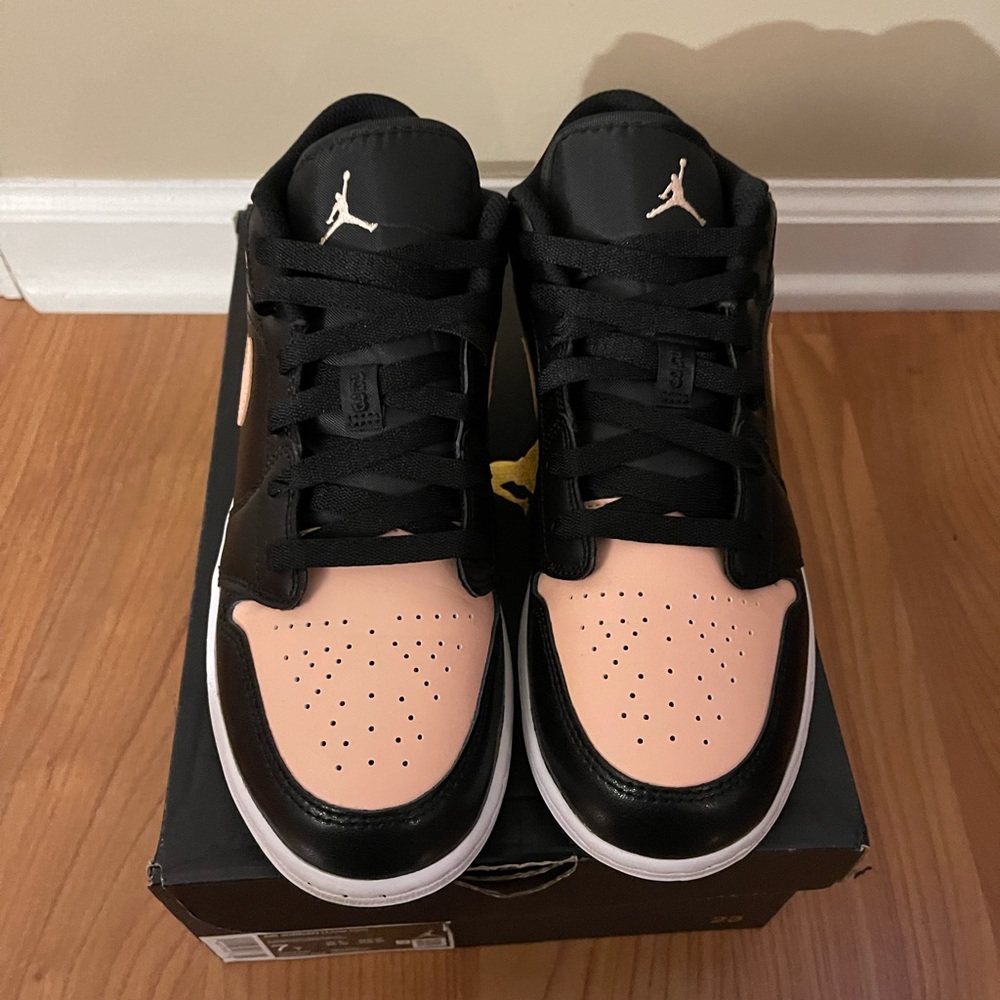 Big kids Jordan 1 low